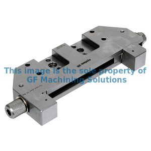 Vice with solid jaws for clamping rectangular workpieces up to 150 mm. Note: Mounts on HP, Magnum or MacroTwin levelling adapter.