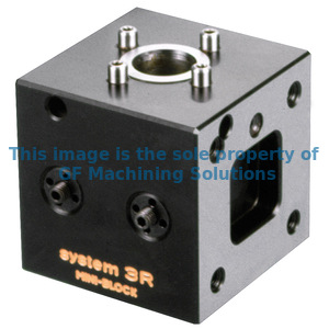 Manual hydraulic chuck for vertical or horizontal mounting on the machine table.