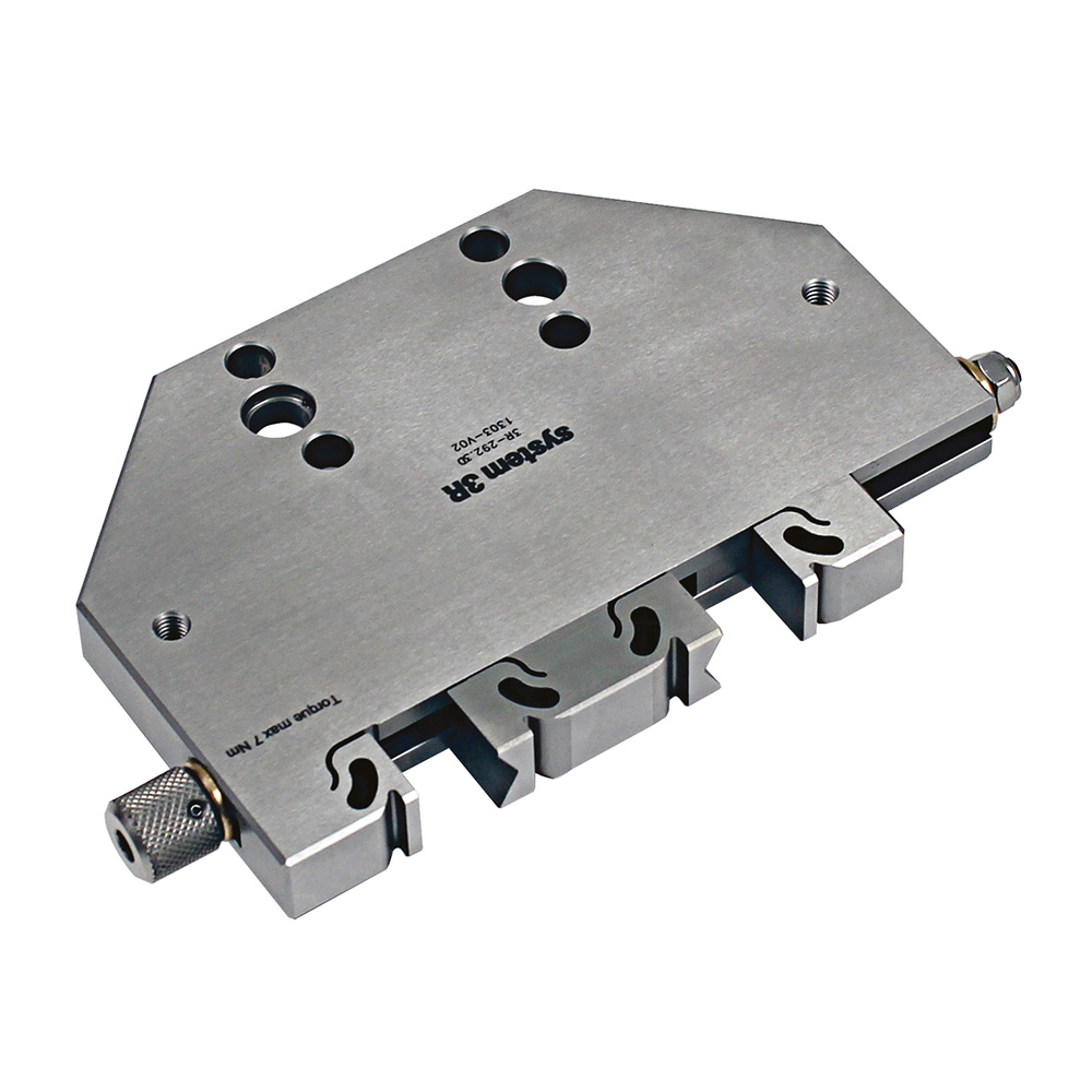 For collision-free clamping of both rectangular and round workpieces (14-45 mm and Ø3-15 mm respectively). Total clamping range, 60 mm (to be split between two workpieces). Alternatively, dismount the double jaw and use as a regular 3R-292.3 vice for rectangular workpieces (0-100 mm).